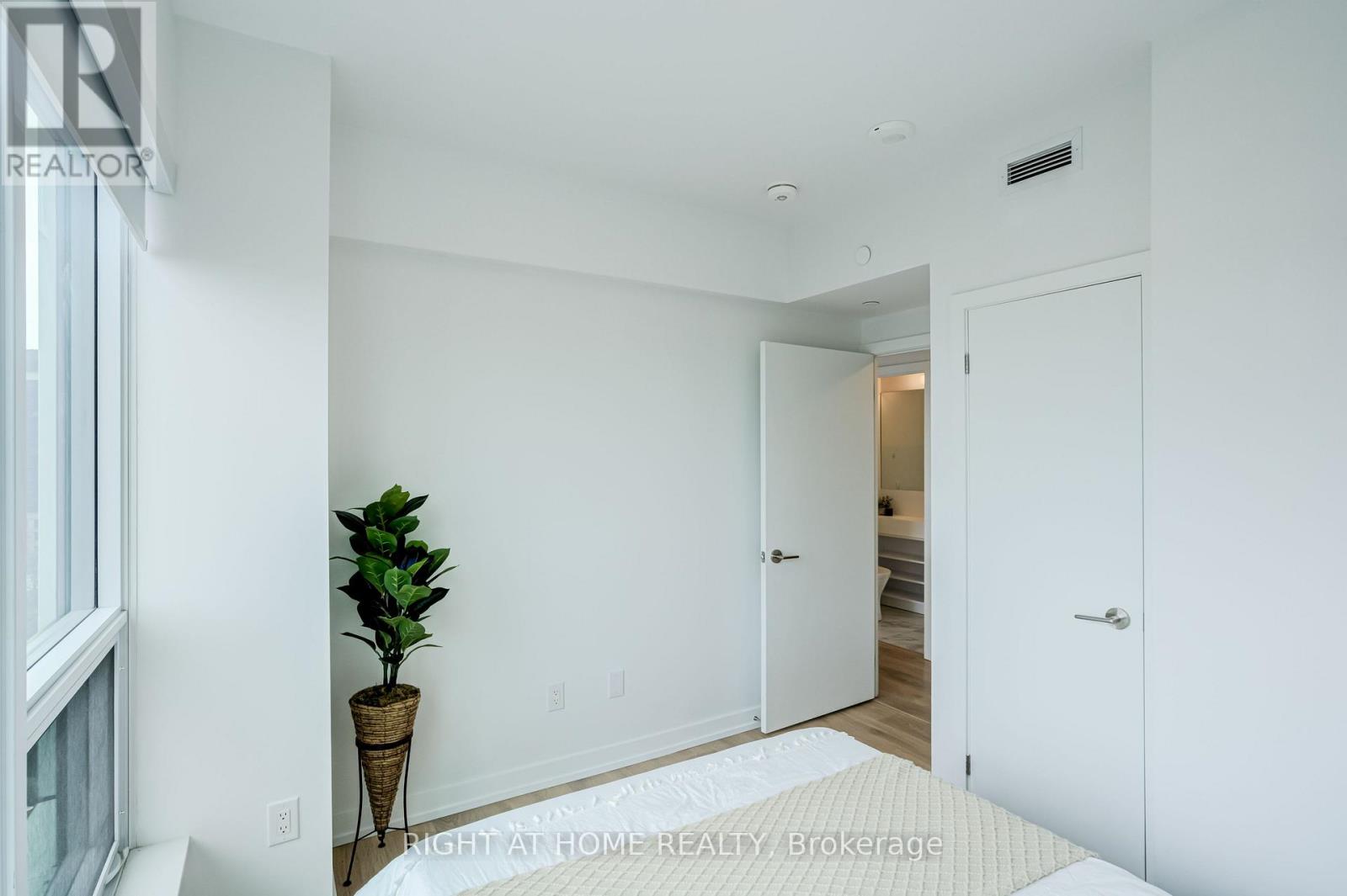 #908 1100 SHEPPARD AVENUE W - 23
