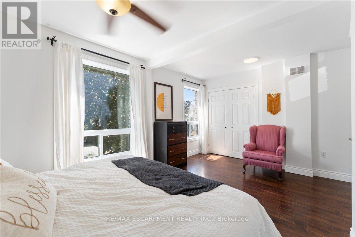 11 PRIMROSE AVENUE - 17