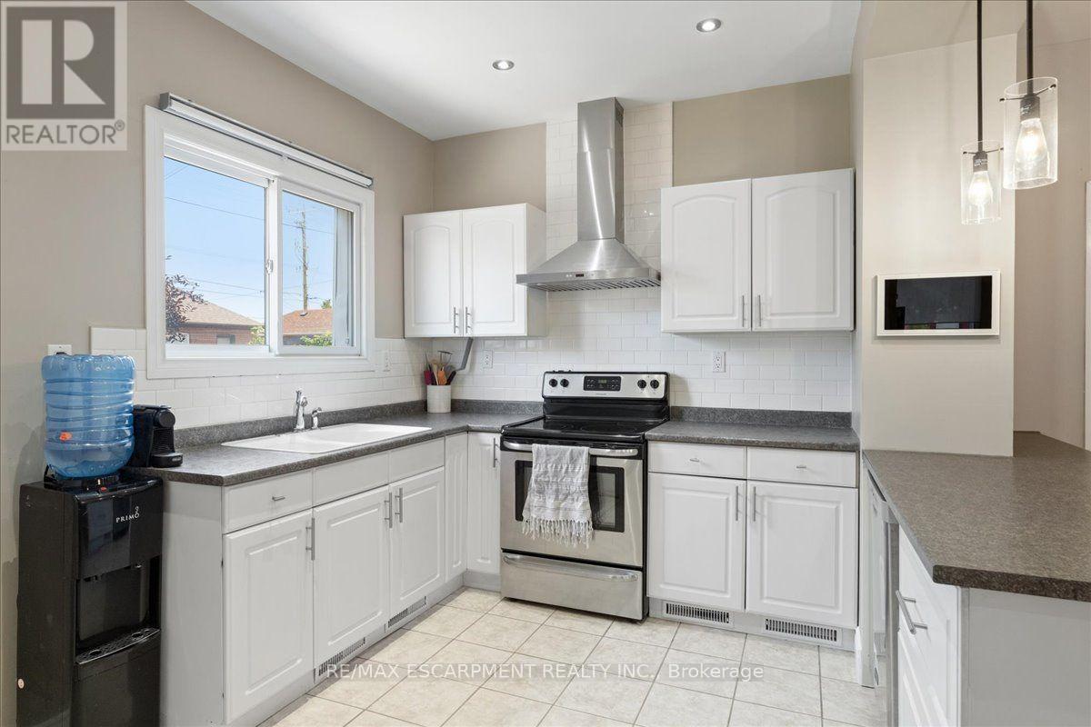 11 PRIMROSE AVENUE - 9