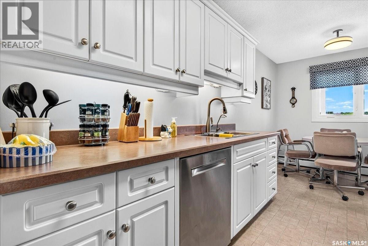 #17 4505 Rae STREET - 8
