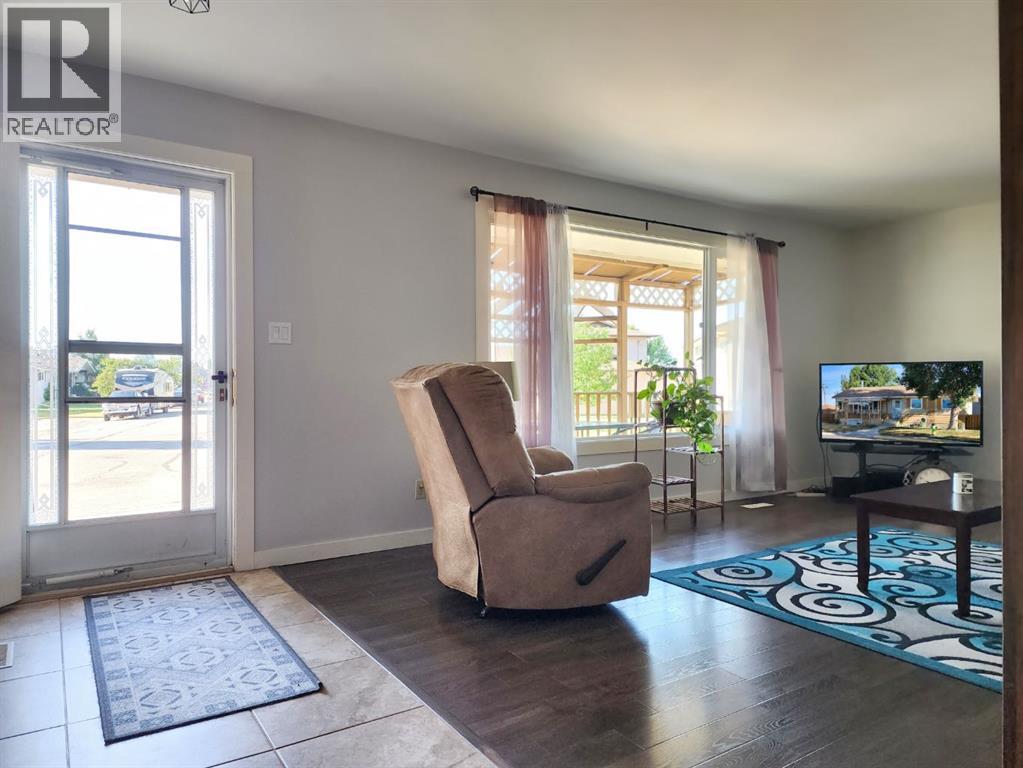 748 54 Avenue W, Claresholm — photo 3
