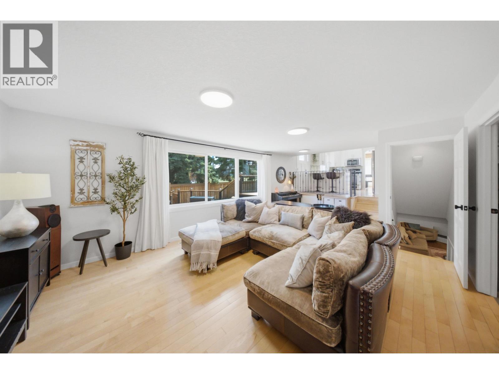 10604 106 AVENUE - Image 16