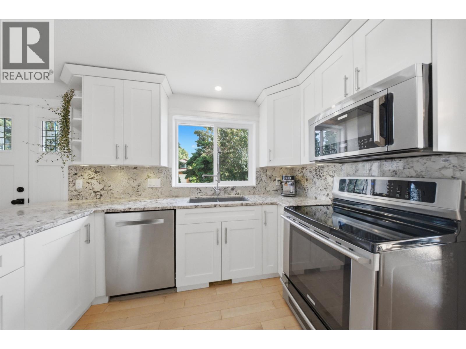 10604 106 AVENUE - Image 13