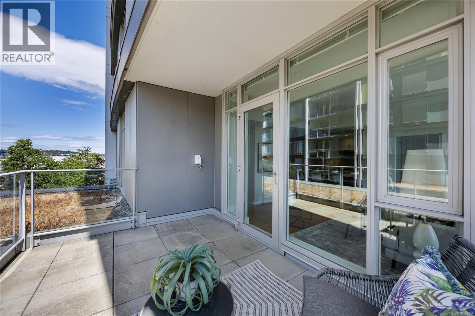#303 373 Tyee Rd - 19