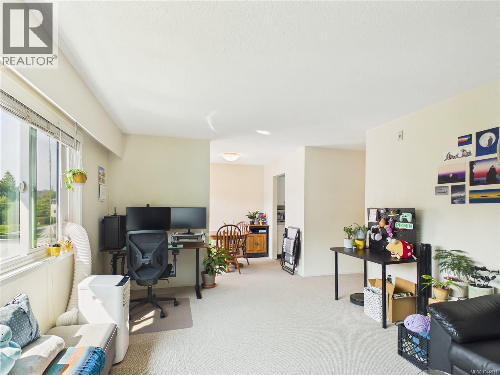 #302 3880 Shelbourne St - 6