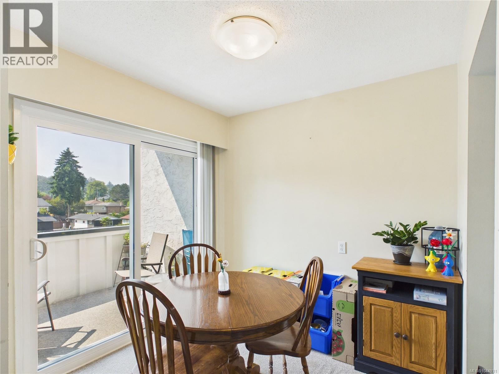 302 3880 Shelbourne Street, Victoria