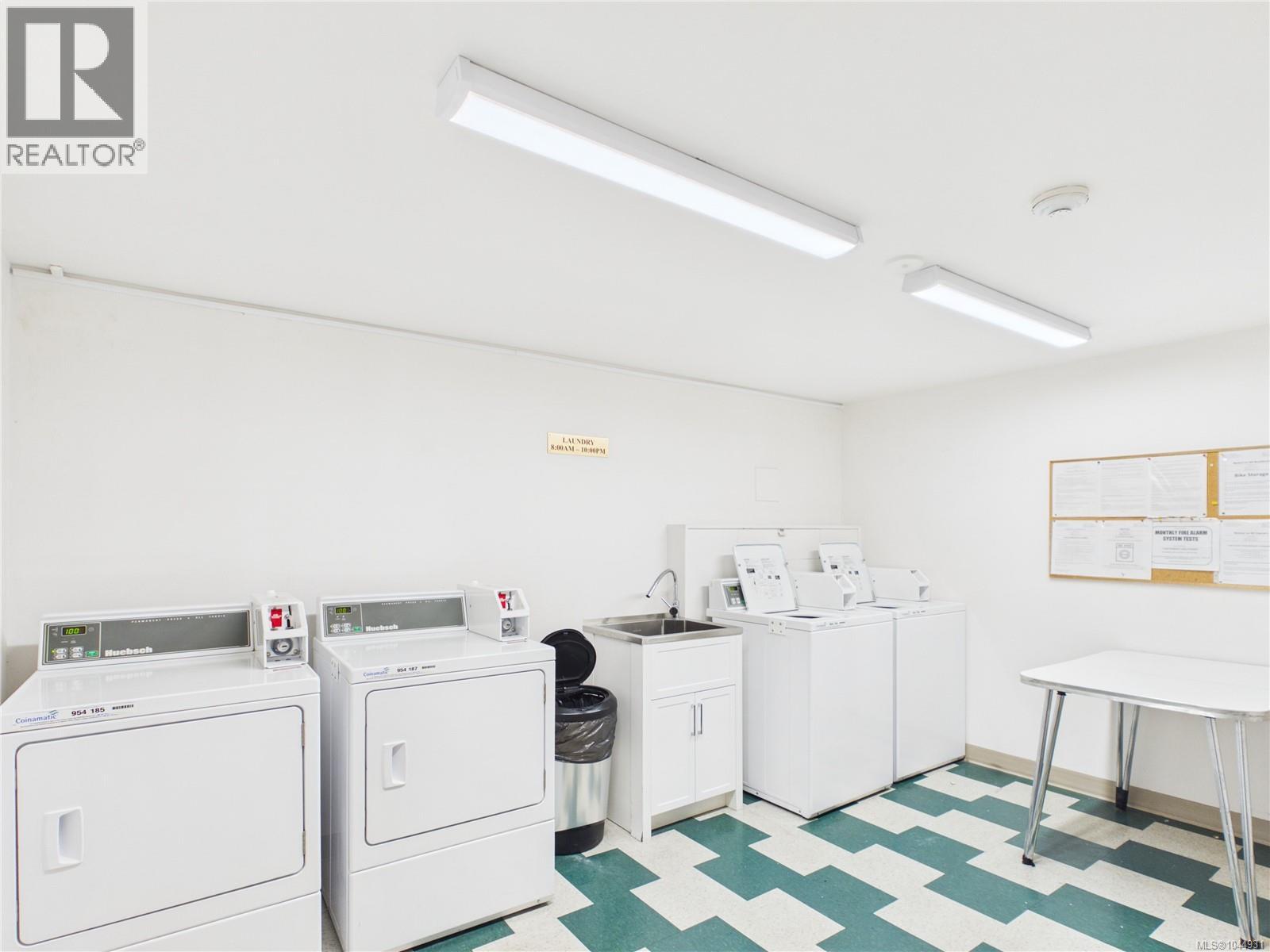 302 3880 Shelbourne Street, Victoria