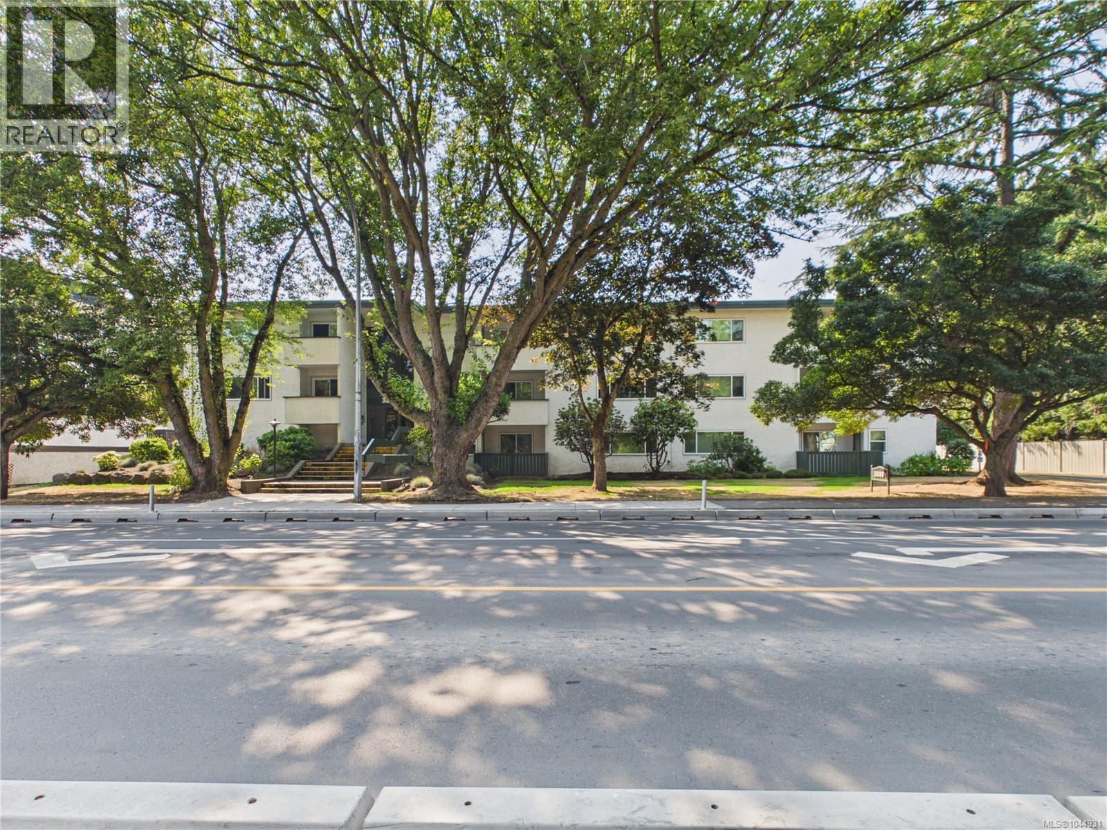 #302 3880 Shelbourne St - 17