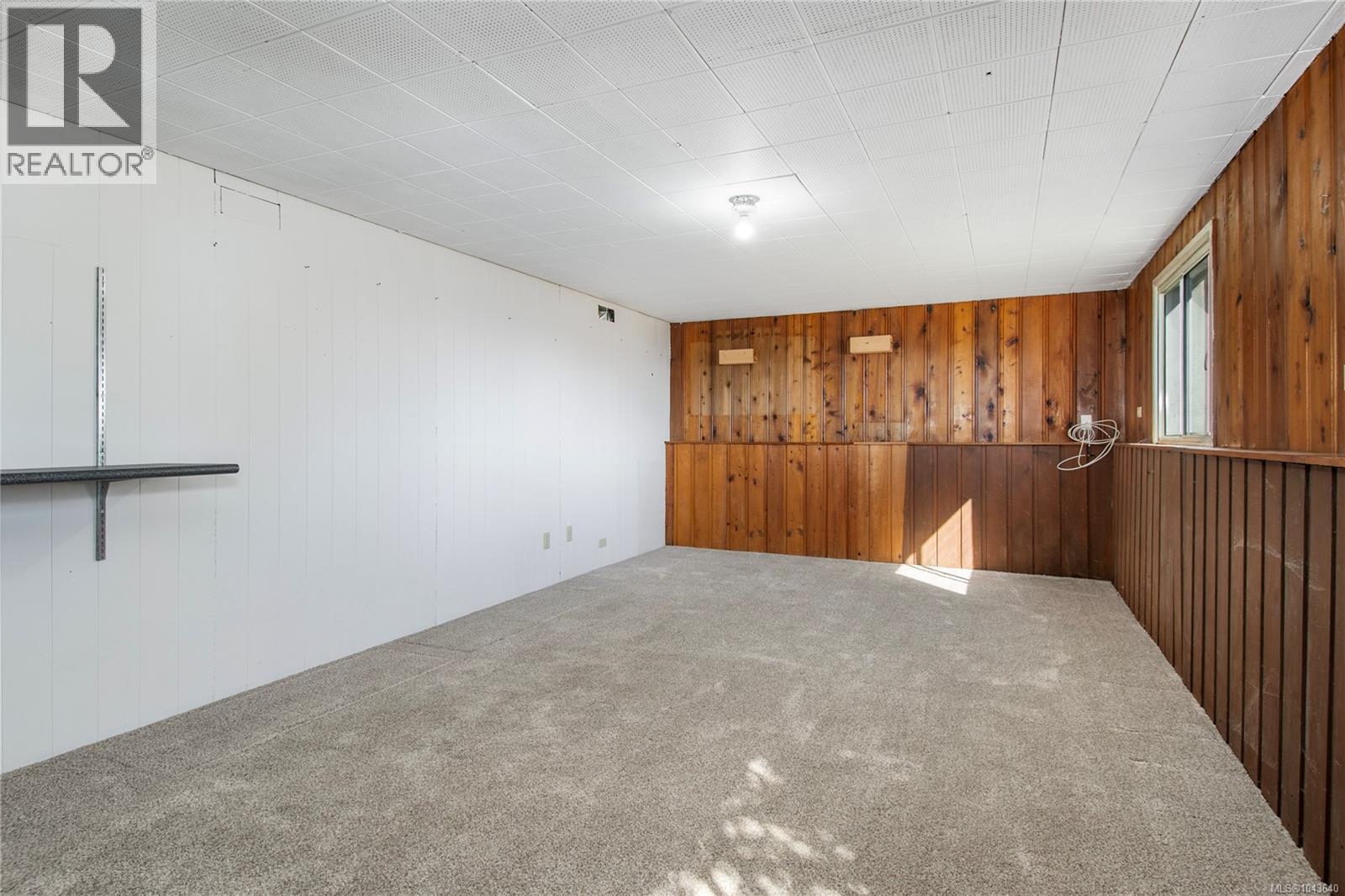 3250 Island Hwy S - 33