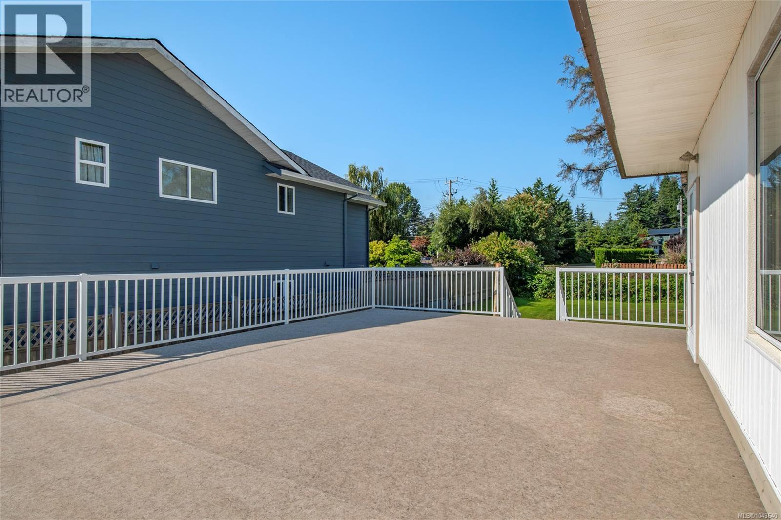 3250 Island Hwy S - 24