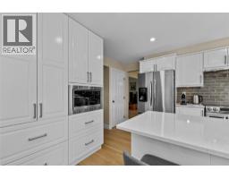 Primary Bedroom - 2049 Tremerton Drive, Kamloops, BC V2E2L1 Photo 11