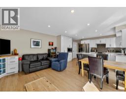 Kitchen - 2049 Tremerton Drive, Kamloops, BC V2E2L1 Photo 15