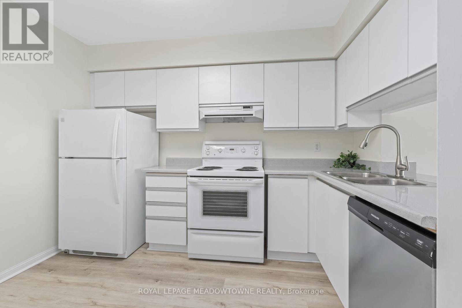 #104 10 LAURELCREST STREET - 8