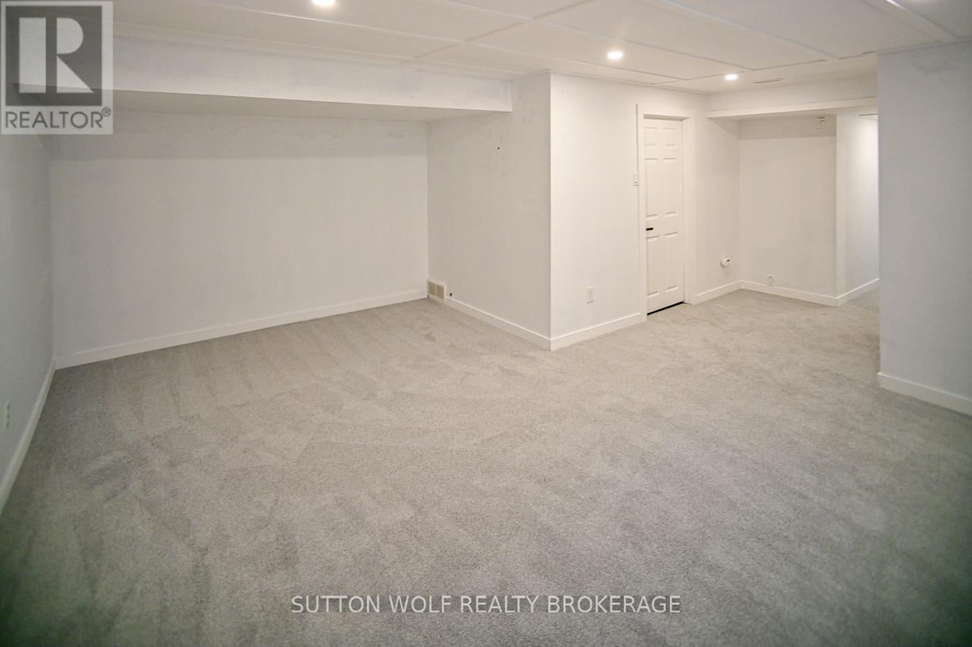 68 LAURA LANE - Image 24