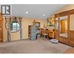 1059 Pat Burns Ave, Gabriola Island, BC V0R1X2 Photo 21