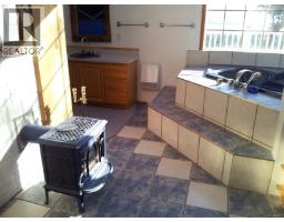 1059 Pat Burns Ave, Gabriola Island, BC V0R1X2 Photo 28