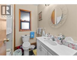 1059 Pat Burns Ave, Gabriola Island, BC V0R1X2 Photo 41