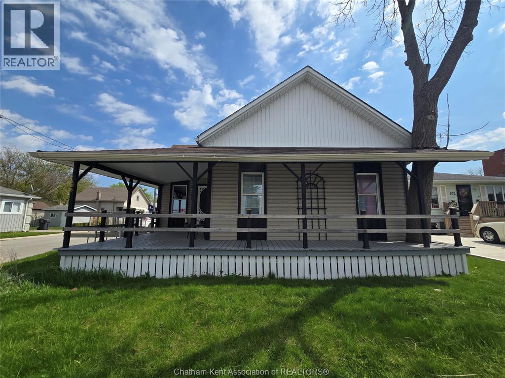 106 Park Avenue E AVENUE, Chatham — photo 2