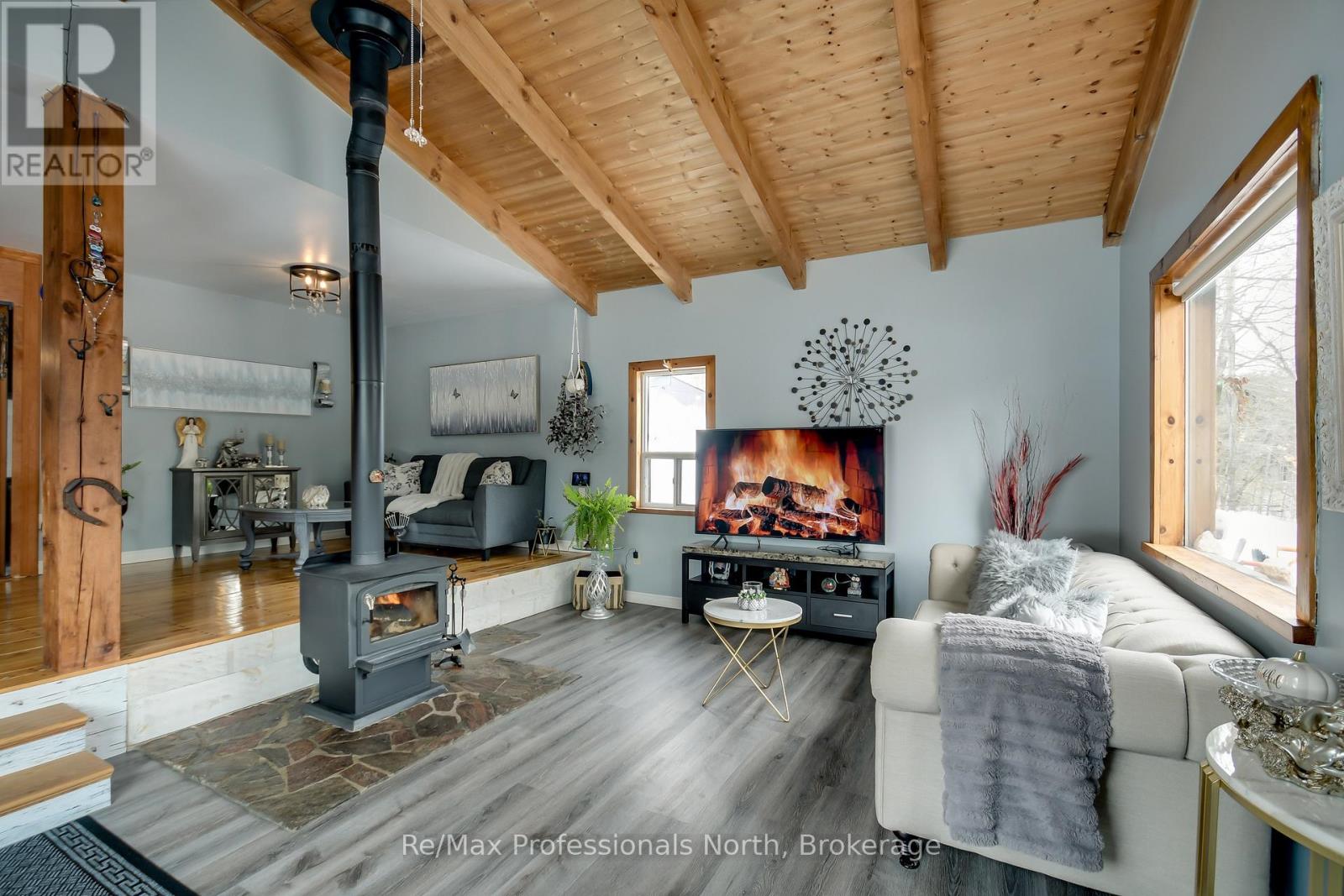 1017 BARLOCHAN ROAD - Image 20