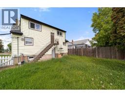 5219 50 Avenue, Camrose — photo 3