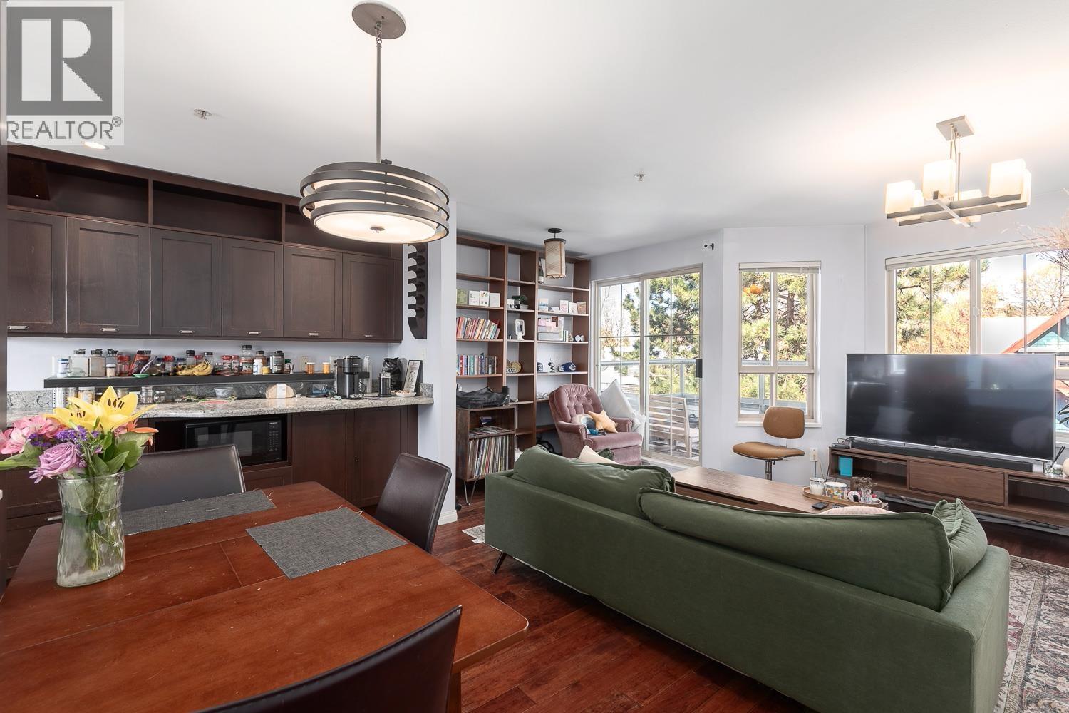 34 2375 W BROADWAY, Vancouver — photo 3
