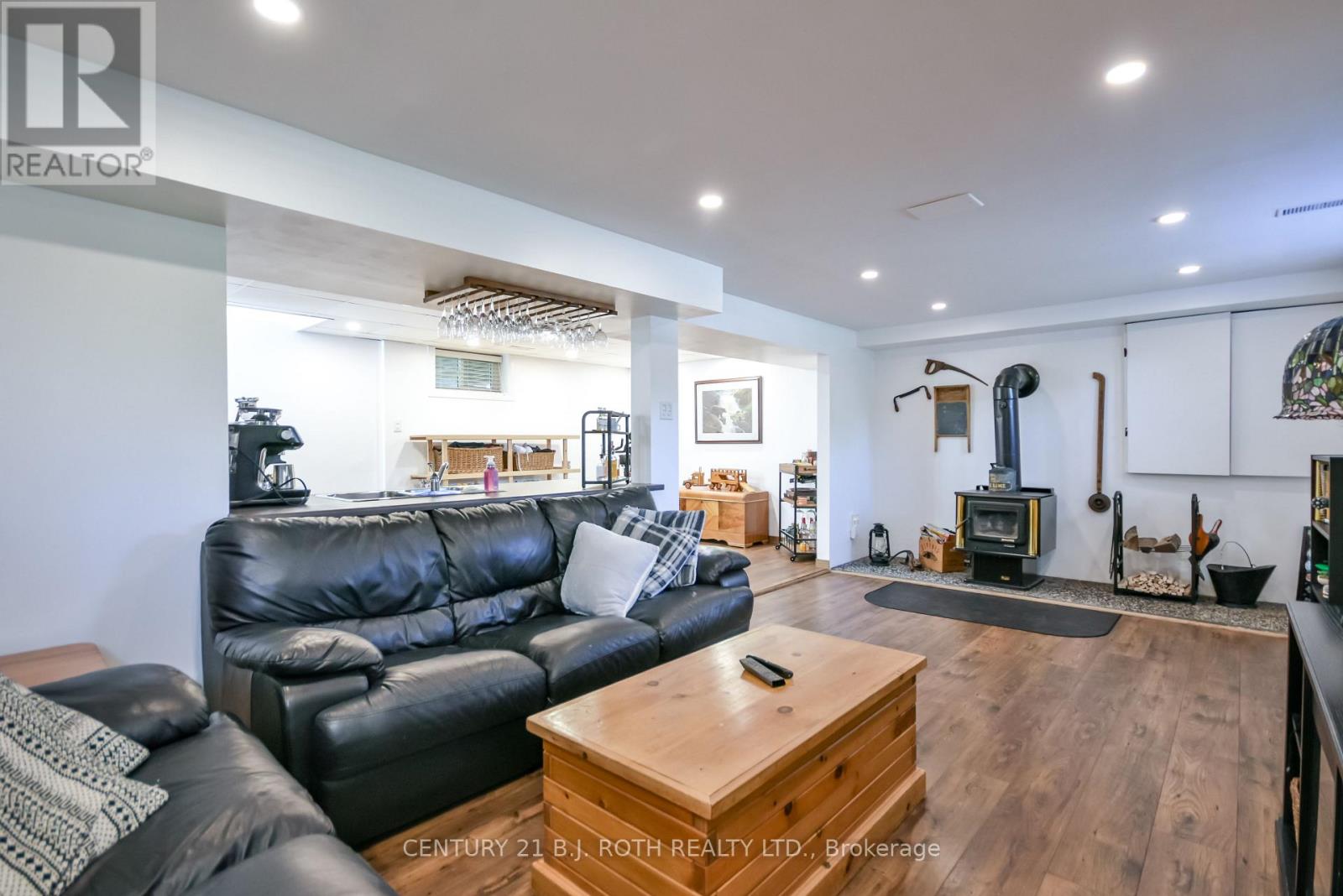 671 SIMCOE ROAD - 33