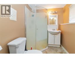 Kitchen - 410 Madsen Road, Kelowna, BC V1X2C2 Photo 12