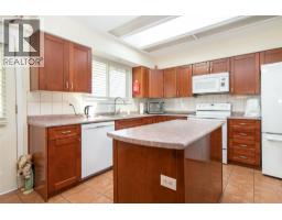 Dining room - 210 Wallace Road, Kelowna, BC V1X4T1 Photo 11