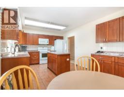Kitchen - 210 Wallace Road, Kelowna, BC V1X4T1 Photo 10