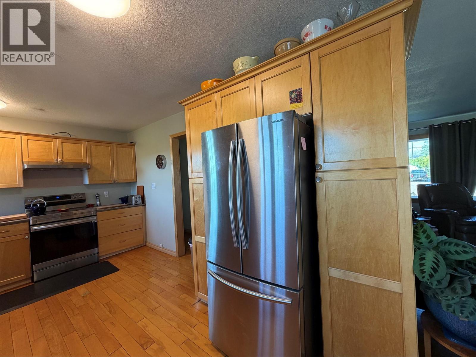 1121 96A Avenue - 6