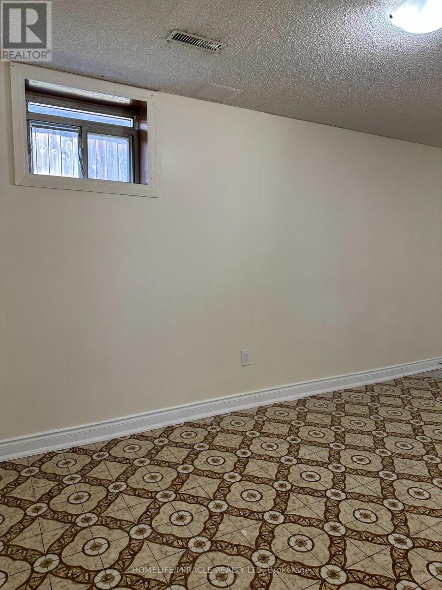 2931 ISLINGTON AVENUE - 32
