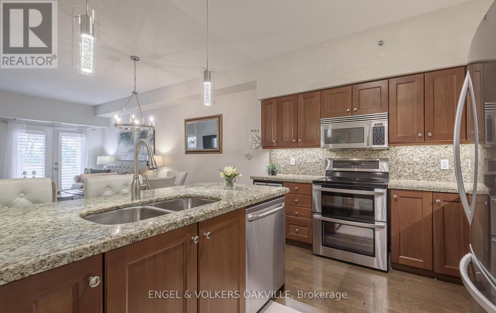 #404 391 PLAINS ROAD E - 11