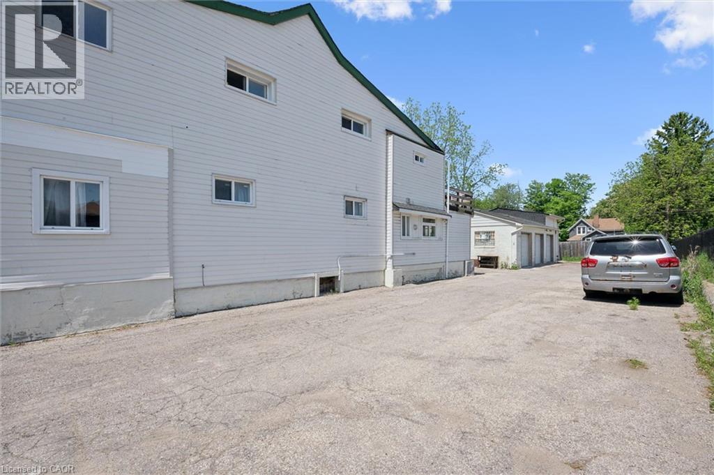 202 BREITHAUPT Street - 4