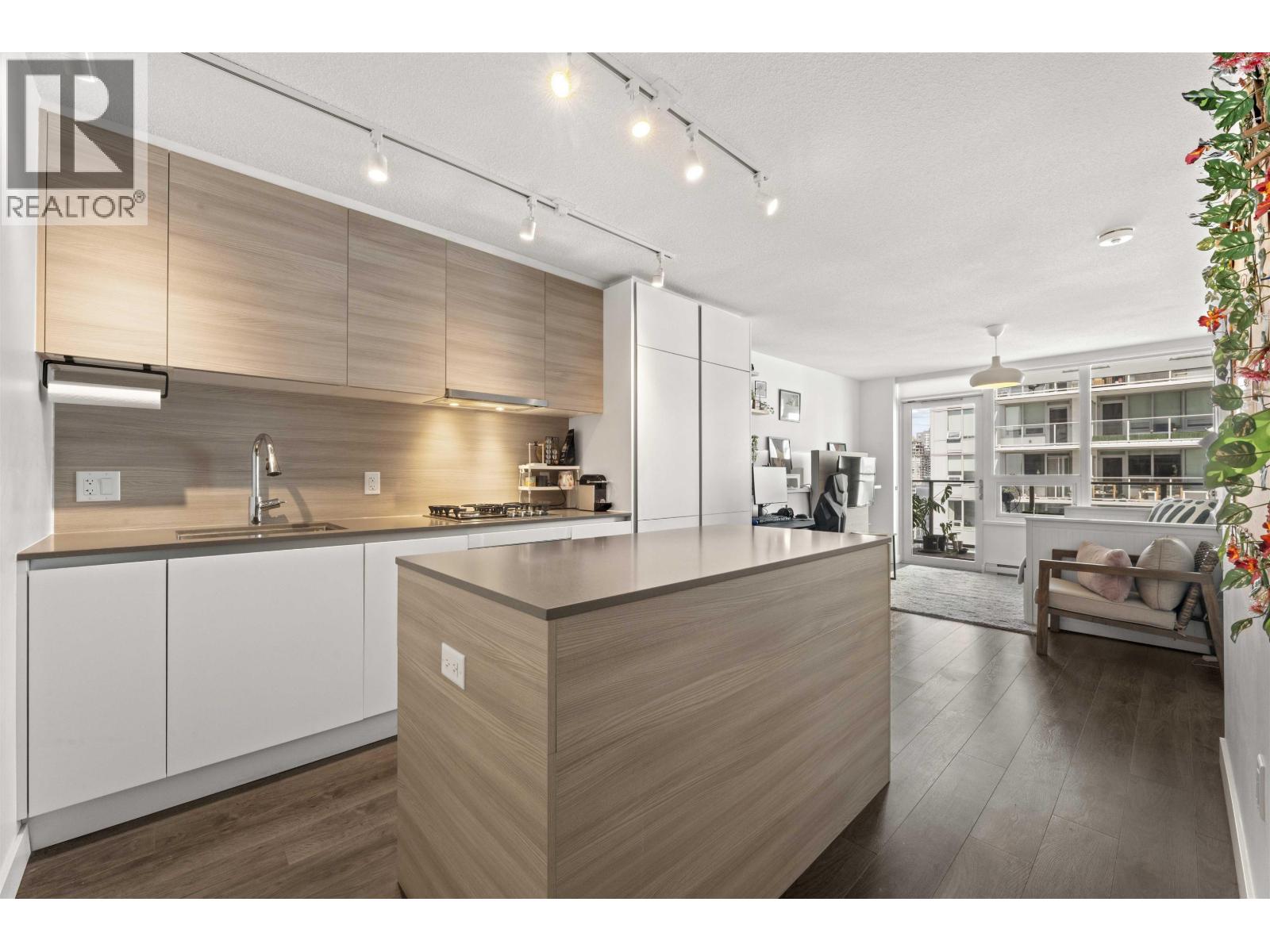 1906 988 QUAYSIDE DRIVE