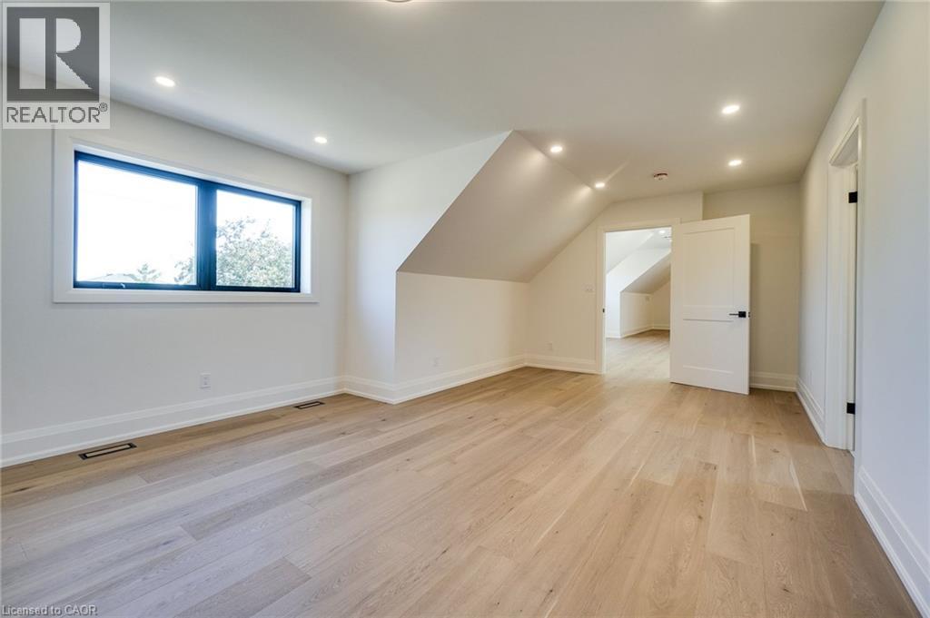 24 ROYCE Avenue - Image 30