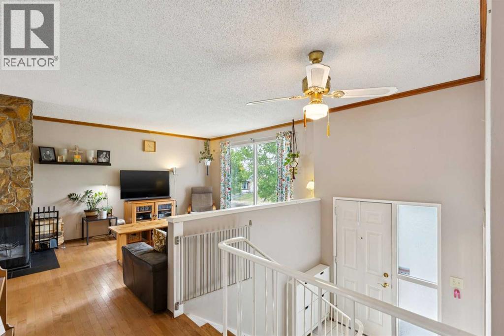 107 Bermuda Drive NW, Beddington Heights, Calgary photo 3