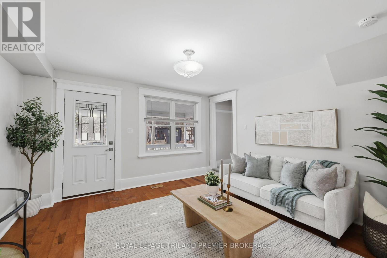 98 BRISCOE STREET E - Image 9