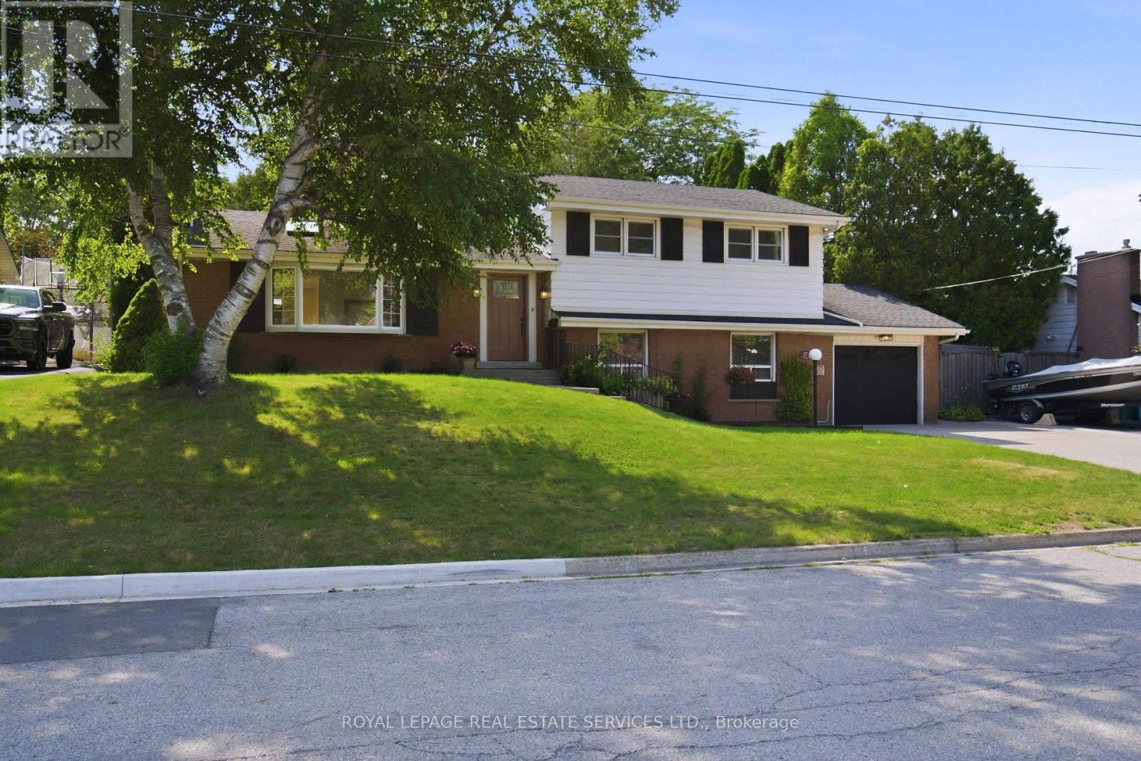 17 LYNNDALE DRIVE - 48