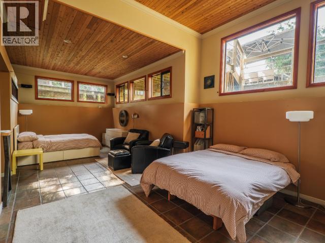 1586/1592 VANCOUVER BLVD - Image 11