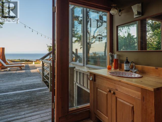 1586/1592 VANCOUVER BLVD - 25