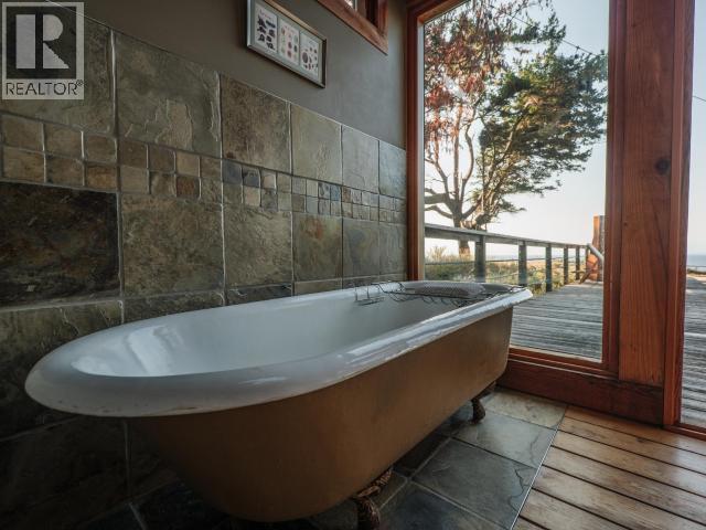 1586/1592 VANCOUVER BLVD - 26