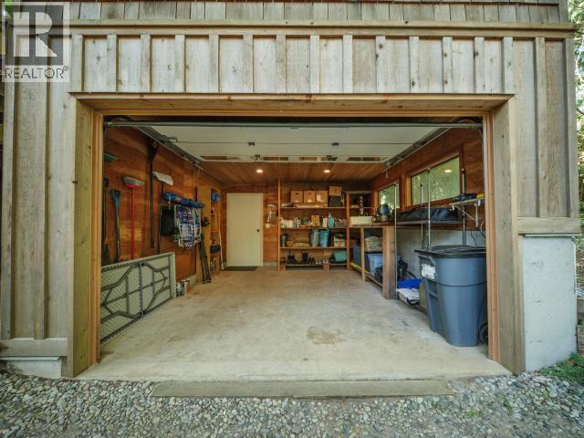 1586/1592 VANCOUVER BLVD - 42