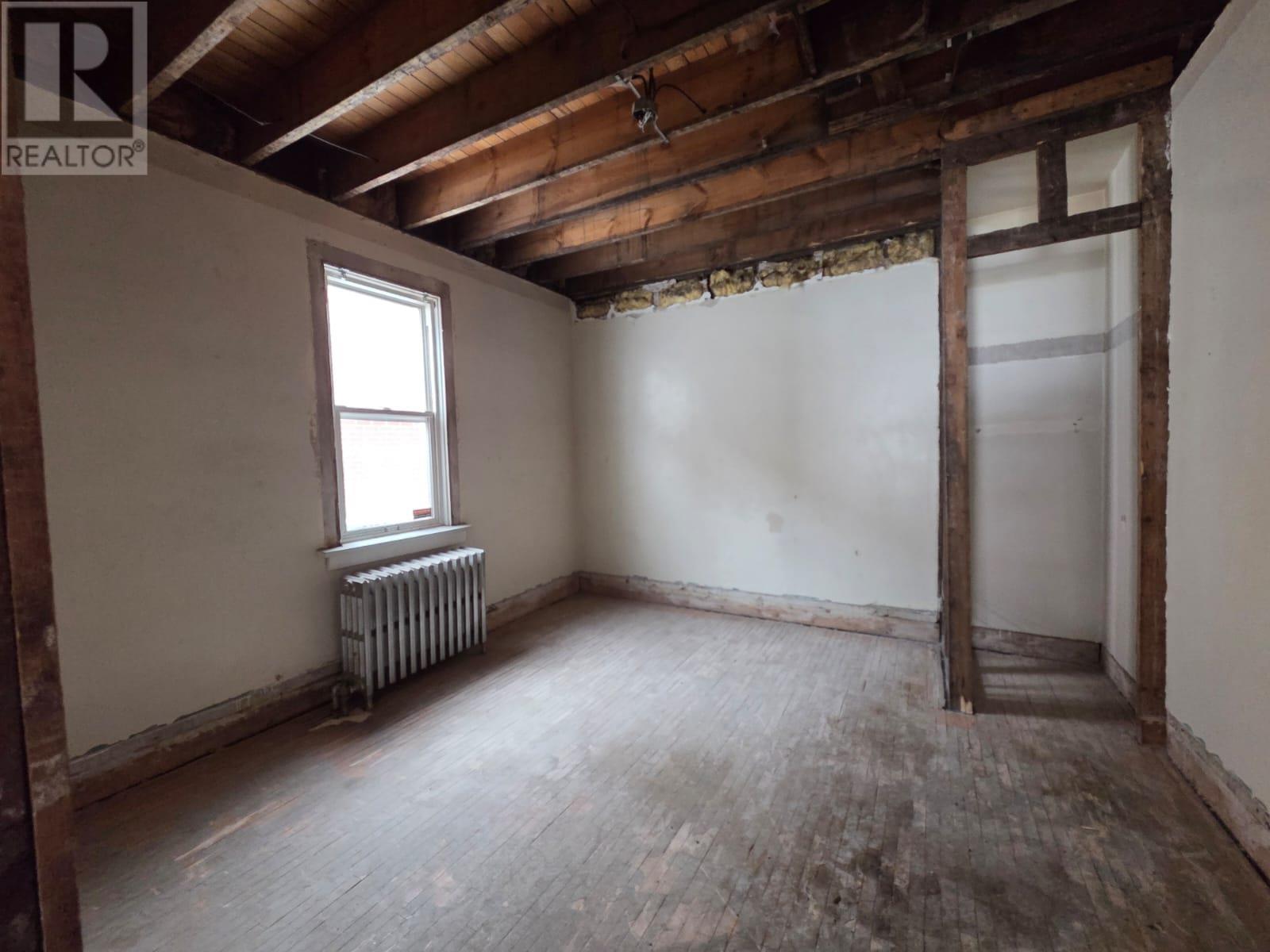 1012 Victoria AVE E - 36