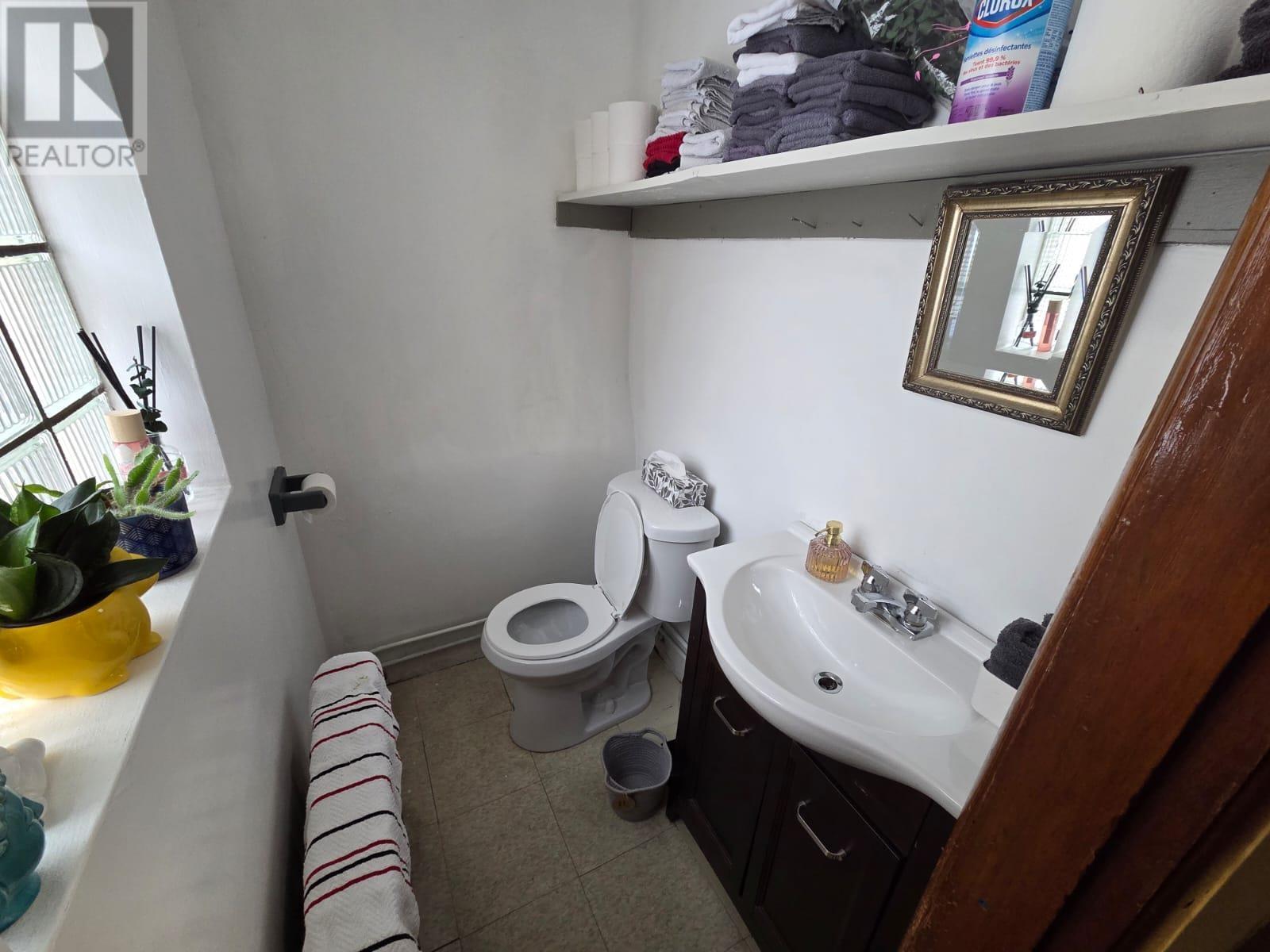 1012 Victoria AVE E - 20