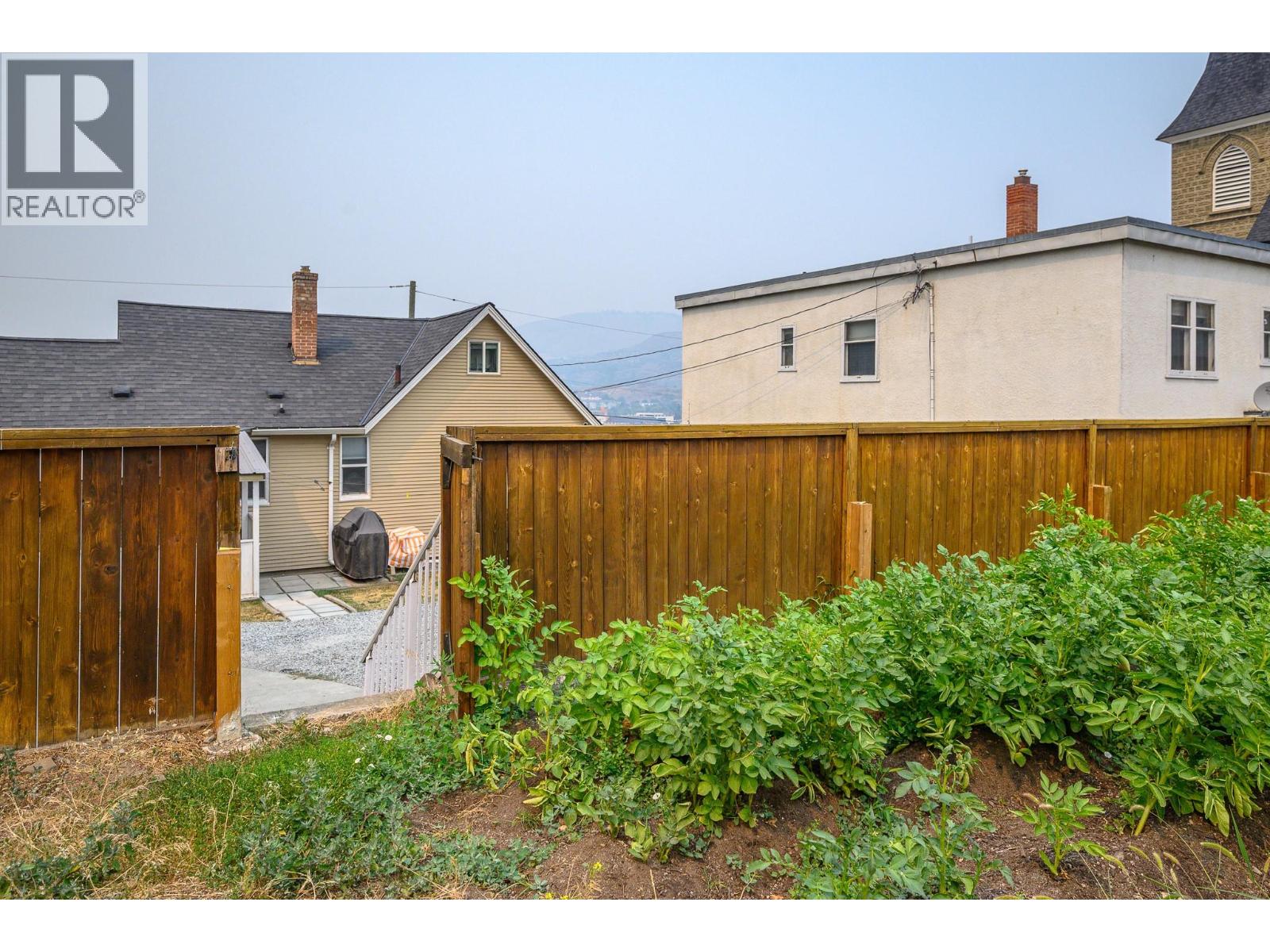 2605 27 Street - 29