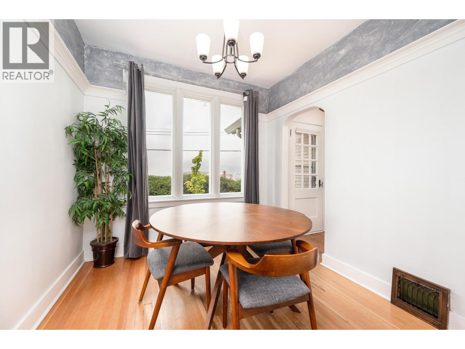 2605 27 Street - 4