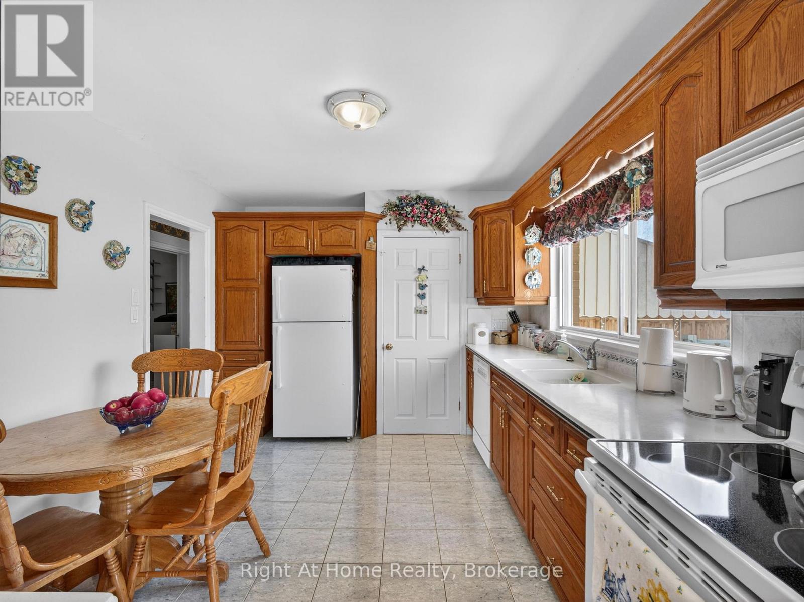 47 CHURCHILL AVENUE - 19