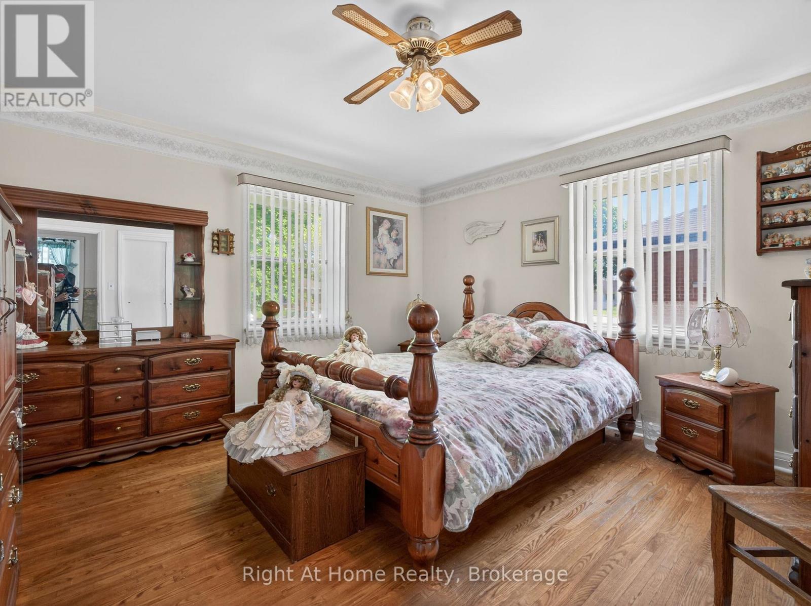47 CHURCHILL AVENUE - 23