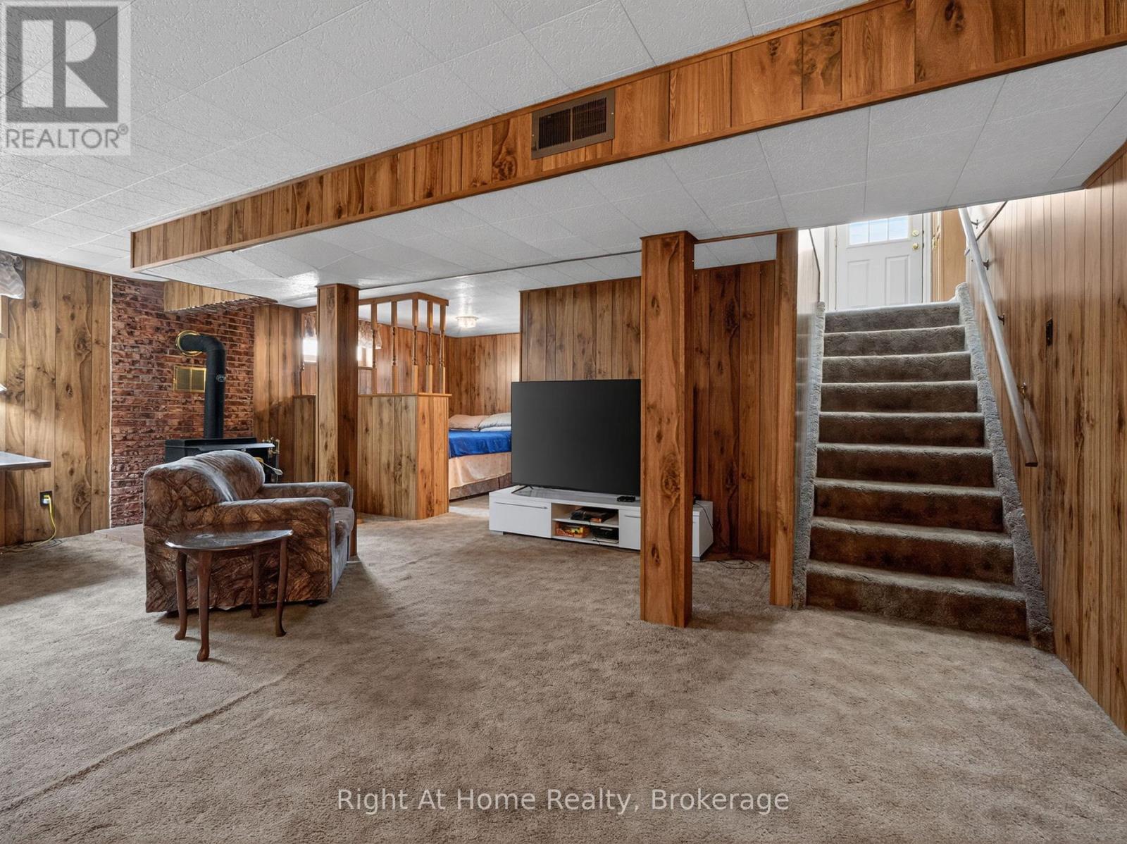 47 CHURCHILL AVENUE - 29
