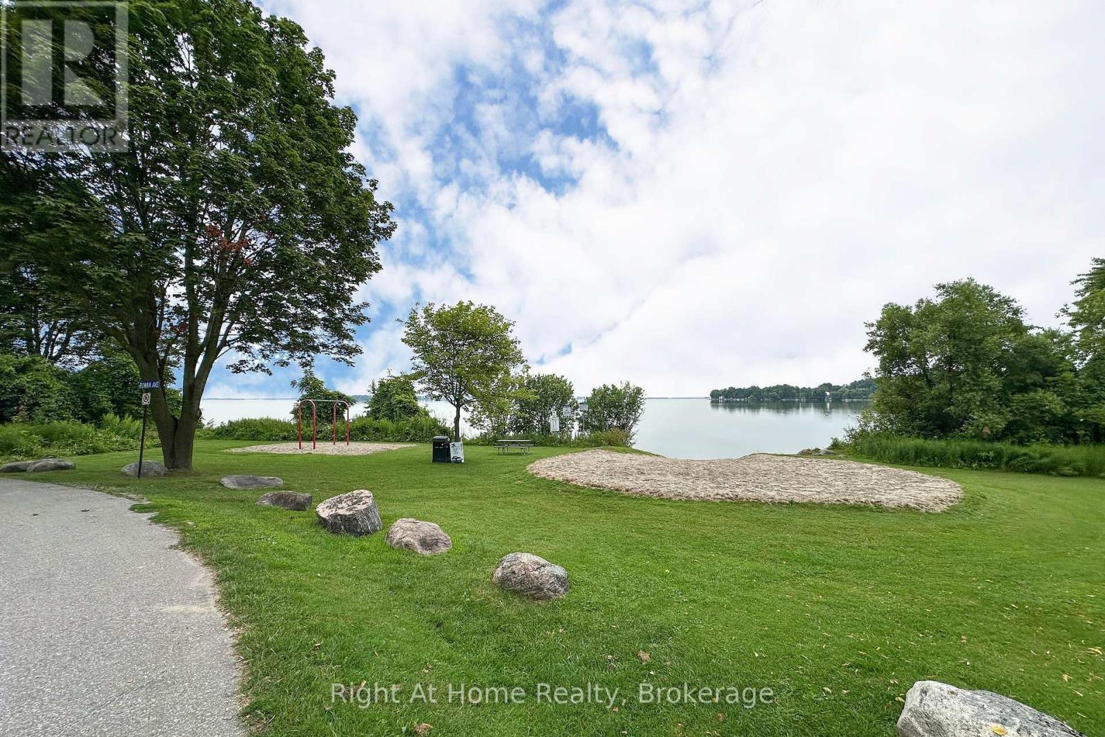 39 LAKEVIEW AVENUE - 37